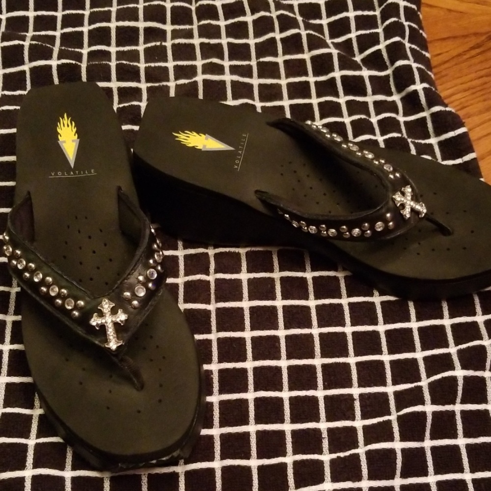 Volatile sz 8 sandals
